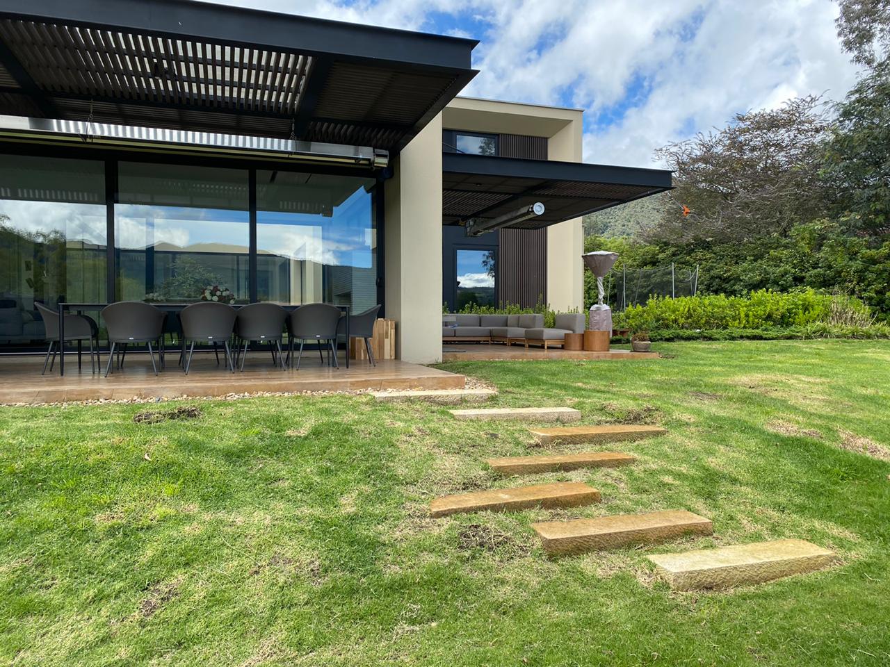 PRIVATE HOUSE LF